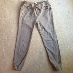 Boys Levi’s khaki joggers